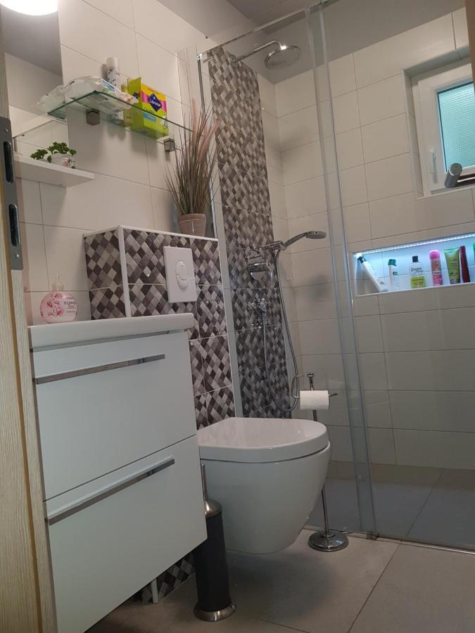 Karla Daire Selce Dış mekan fotoğraf